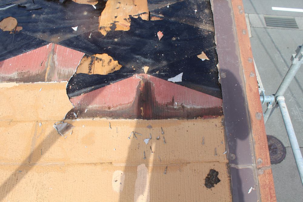 【▶️動画付き】コロニアルの屋根塗装に必要な「縁切り」タスペーサーのやり方・トラブル