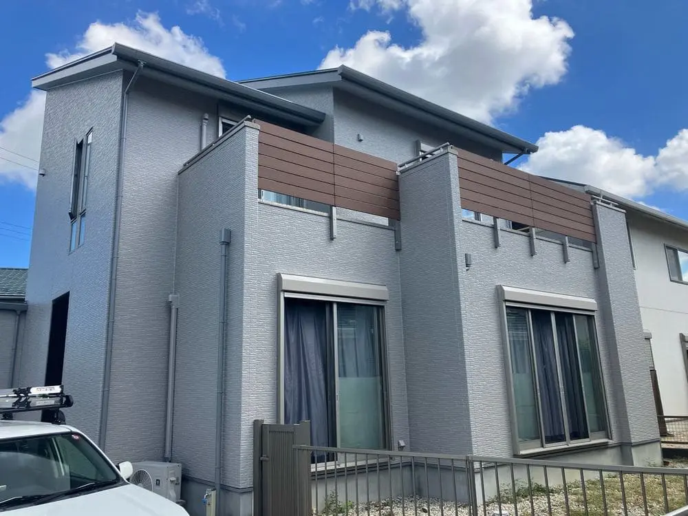 グレー系（ライトグレー、チャコールグレー）