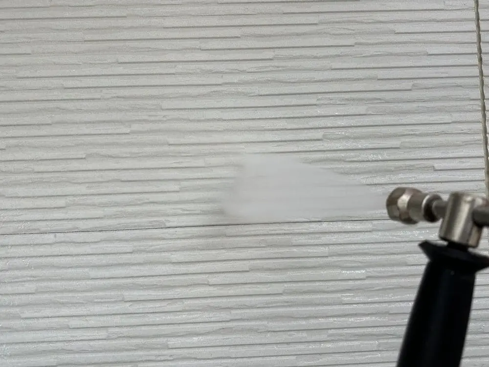 外壁塗装に高圧洗浄はなぜ必要？